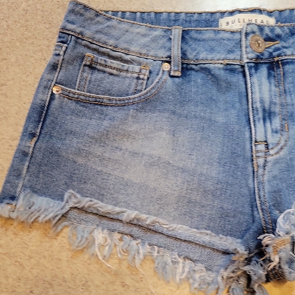 Bullhead Blue Distressed Low Rise Jean Shorts Size 7 - Picture 7 of 11
